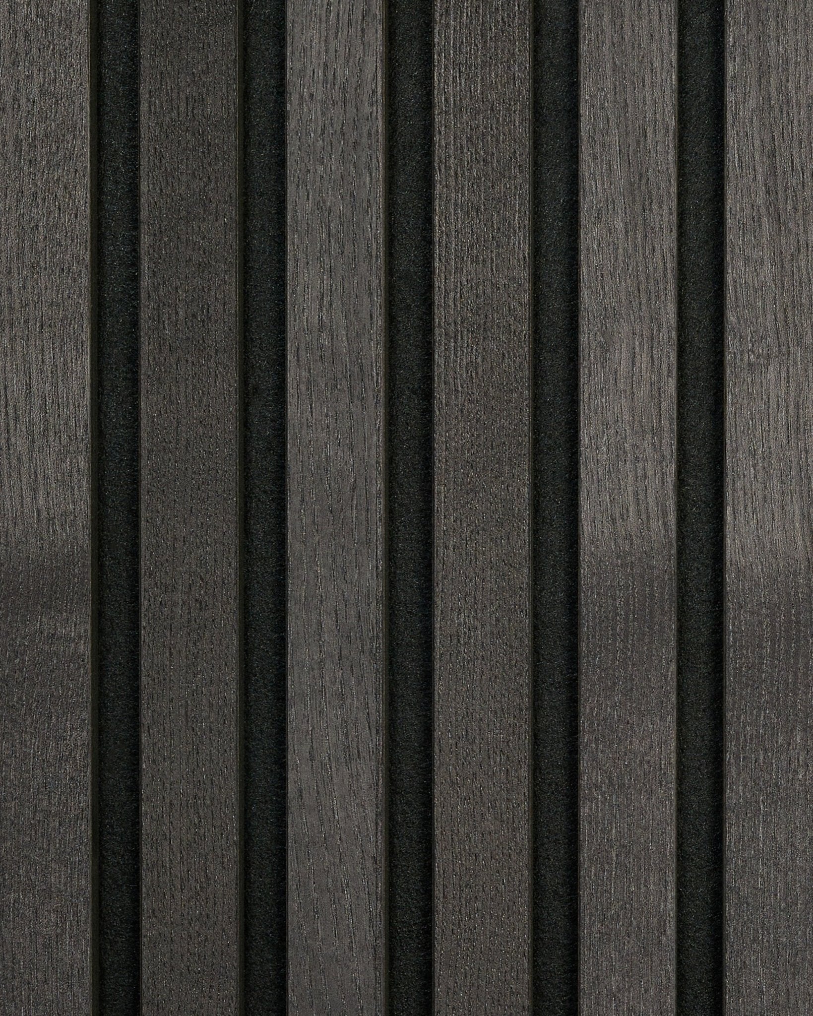 Campione WoodUpp Tonal Black Ash Pannello acustico con doghe in legno scuro vertical e strette fughe black, che creano un design nordico minimale a righe.