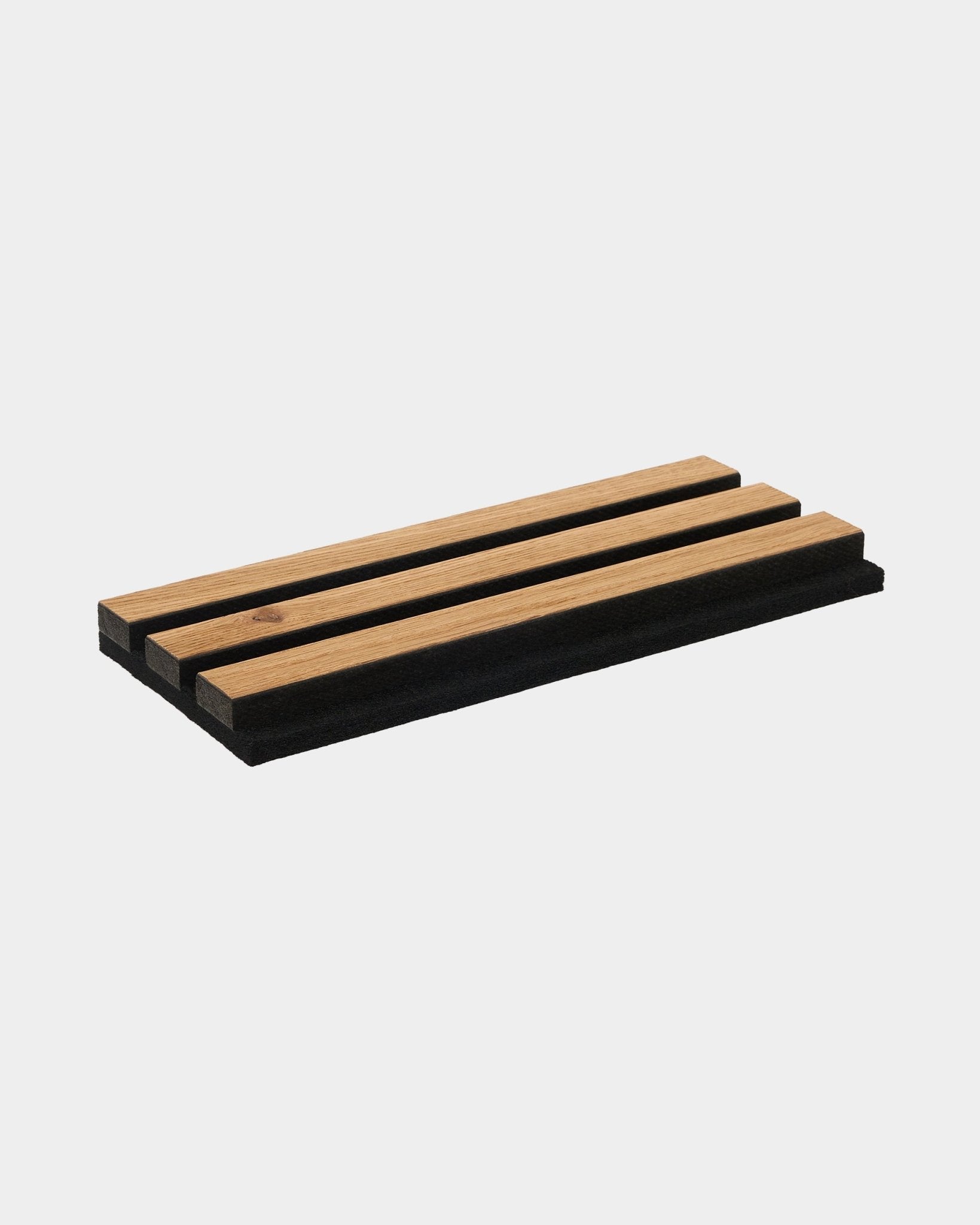 Campione di portasapone rettangolare Rovere di WoodUpp, con tre doghe e una base black, in un design nordico minimalista della collezione di accessori CREATE.