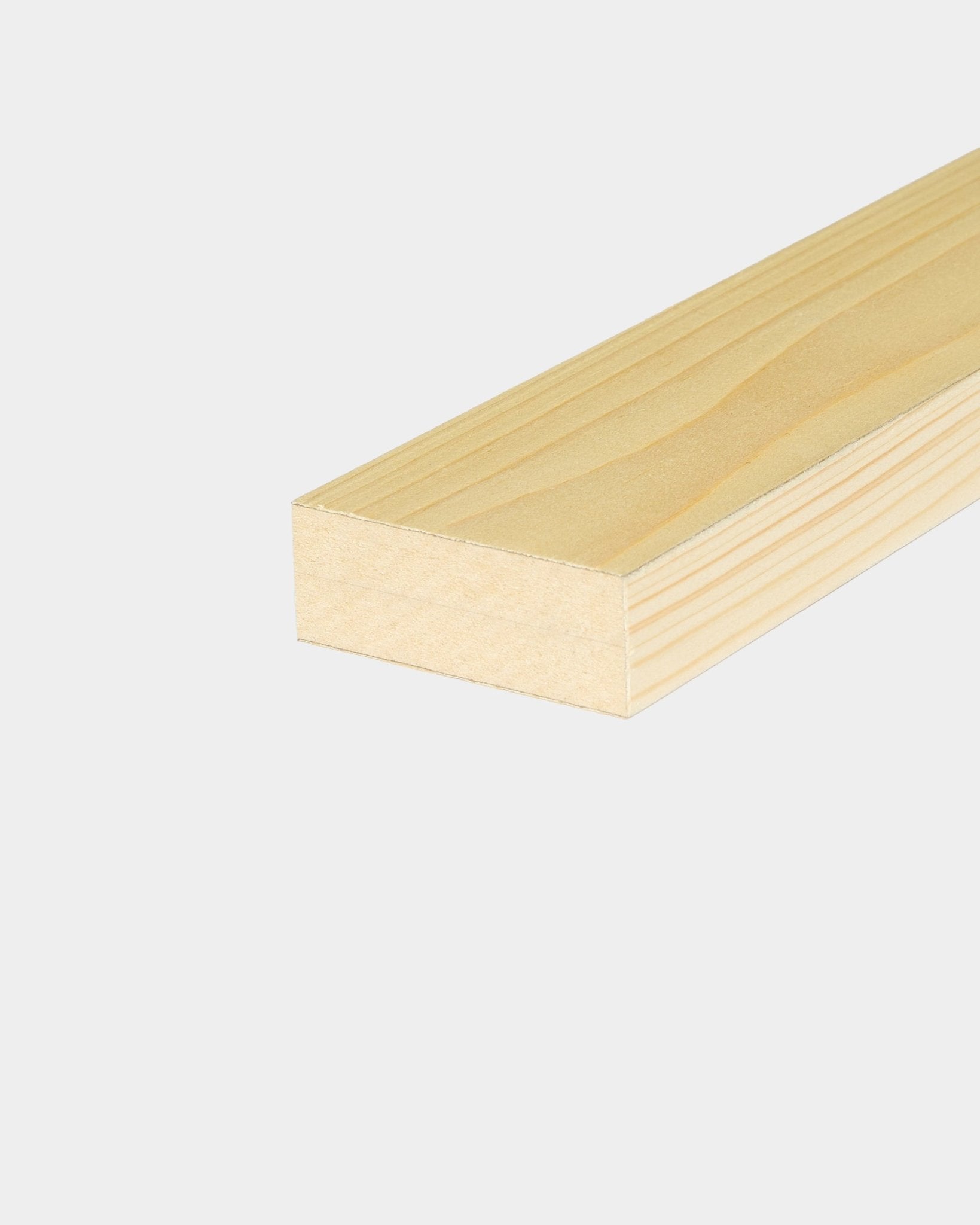 Lamella terminale WoodUpp / Alp, 6,7 cm: listello in legno dal tono chiaro con venatura visibile, pensato per i pannelli acustici Akupanel, mostrato su uno sfondo bianco semplice.