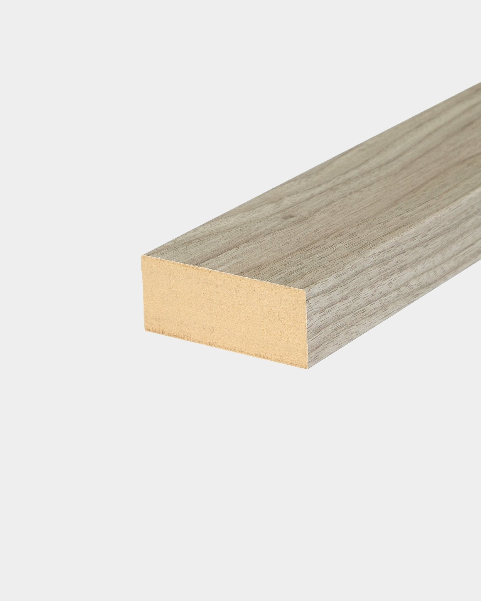 Lamella terminale Rovere Weathered (6,7 cm) per installazioni WoodUpp Akupanel Pannello acustico, adatta come profilo di finitura per pareti a pannelli Nordic o sistemi a doghe.