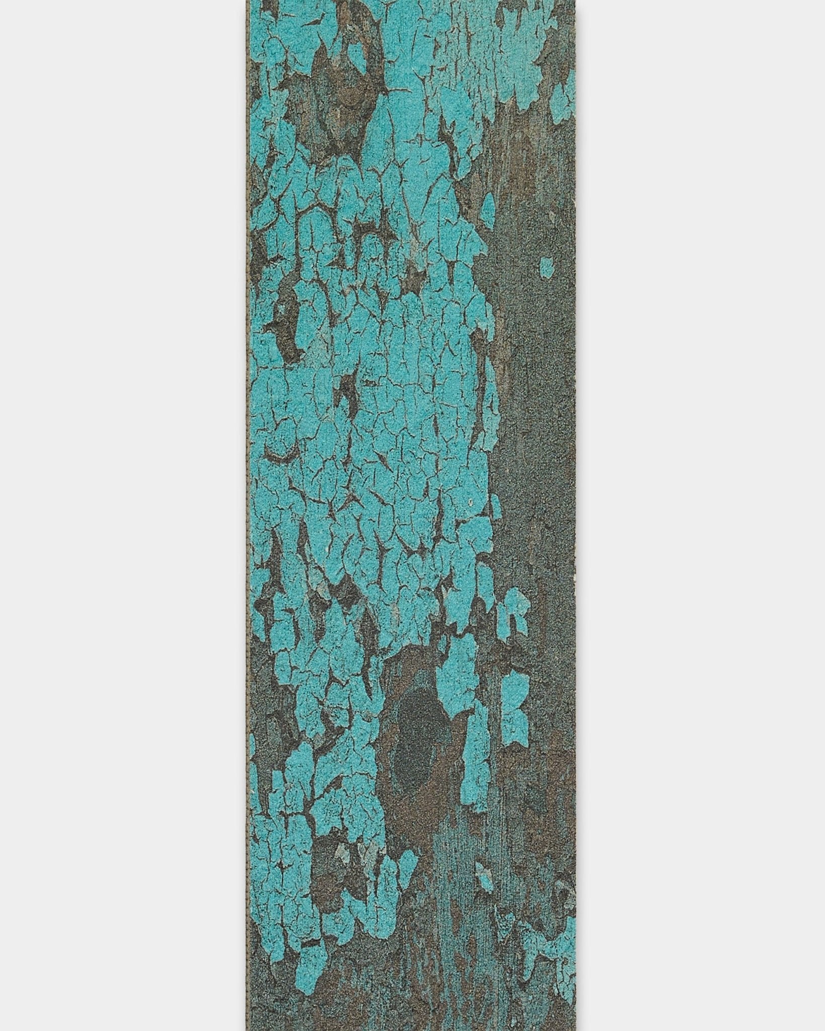 WoodUpp Lamella in Oxide Blue, doga da 240 cm per l’installazione Akupanel, progettata per la rifinitura dei bordi o la sostituzione delle doghe, con una finitura turchese effetto vissuto.