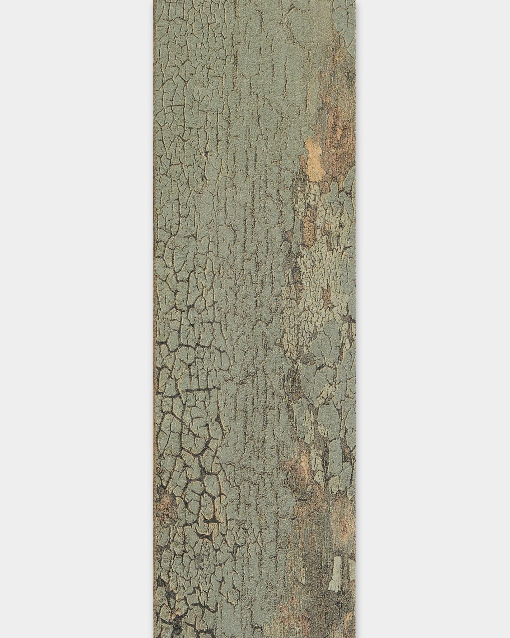 Primo piano della texture in legno Oxide grey dall’effetto vissuto, adatta per le finiture laterali WoodUpp Akupanel o per lamelle di ricambio nel formato da 240 cm Misura.