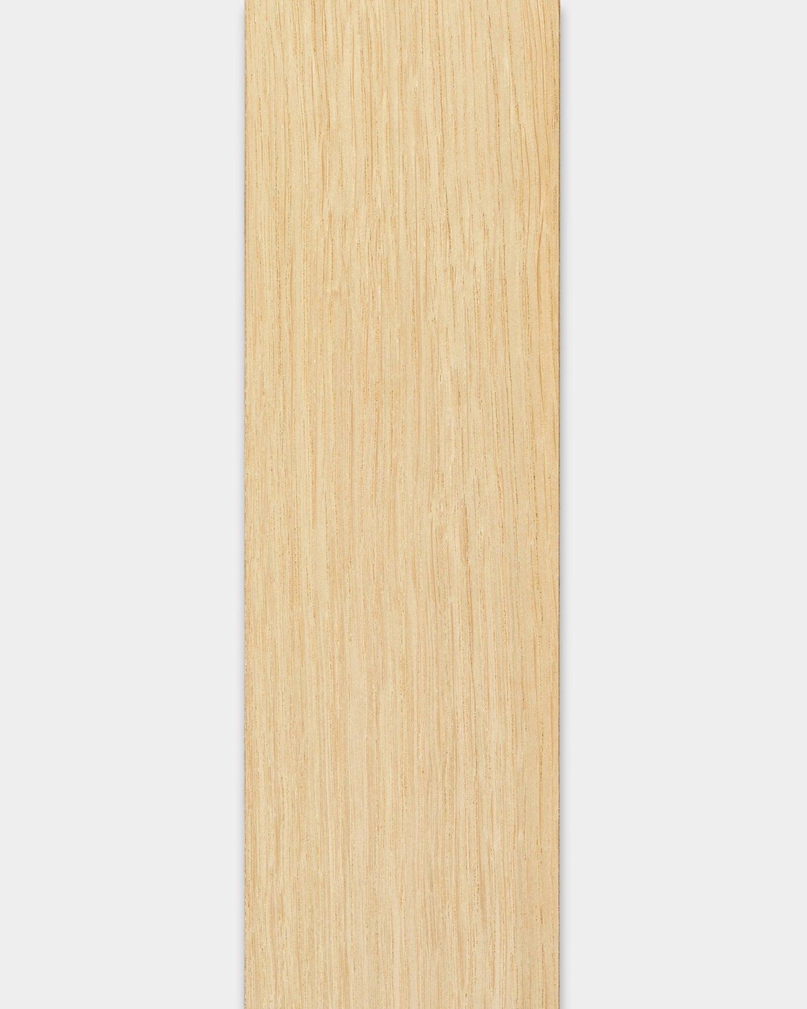 Listello WoodUpp Akupanel Classic Rovere, 240 cm, impiallacciatura Rovere chiara e liscia con supporto in MDF black, adatto per riparazioni Pannello acustico o per sostituire singoli listelli.
