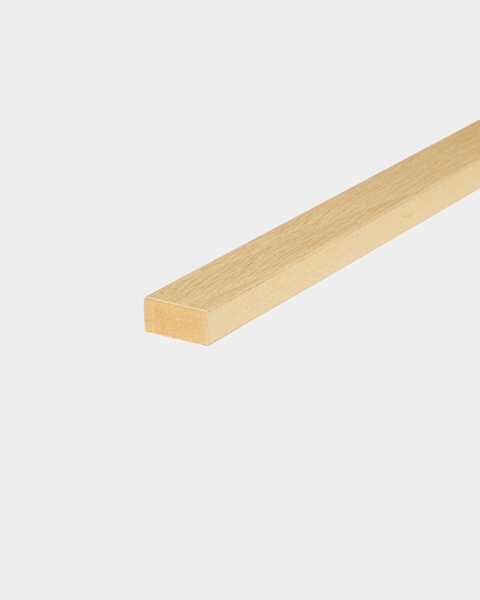 Tassello di montaggio WoodUpp Lamella Classic Rovere, 240 cm, in legno chiaro brown — per finiture Akupanel o sostituzione delle lamelle, compatibile con i sistemi Nordic Pannello acustico.
