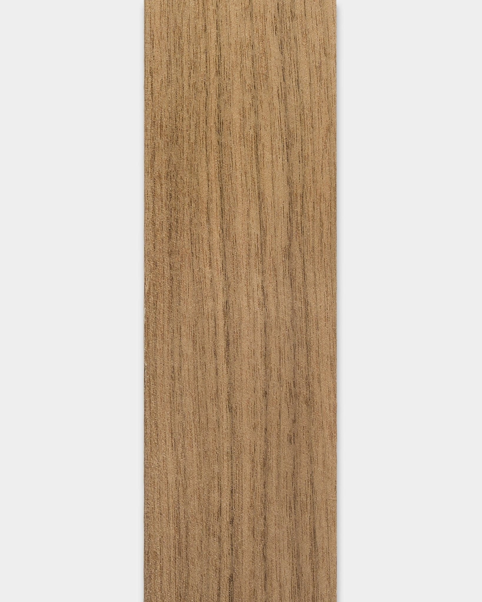 Listello Lamella in noce WoodUpp Akupanel, lunghezza 240 cm, adatto come listello di ricambio o per la rifinitura dei bordi; presenta una venatura del legno scura e intensa.