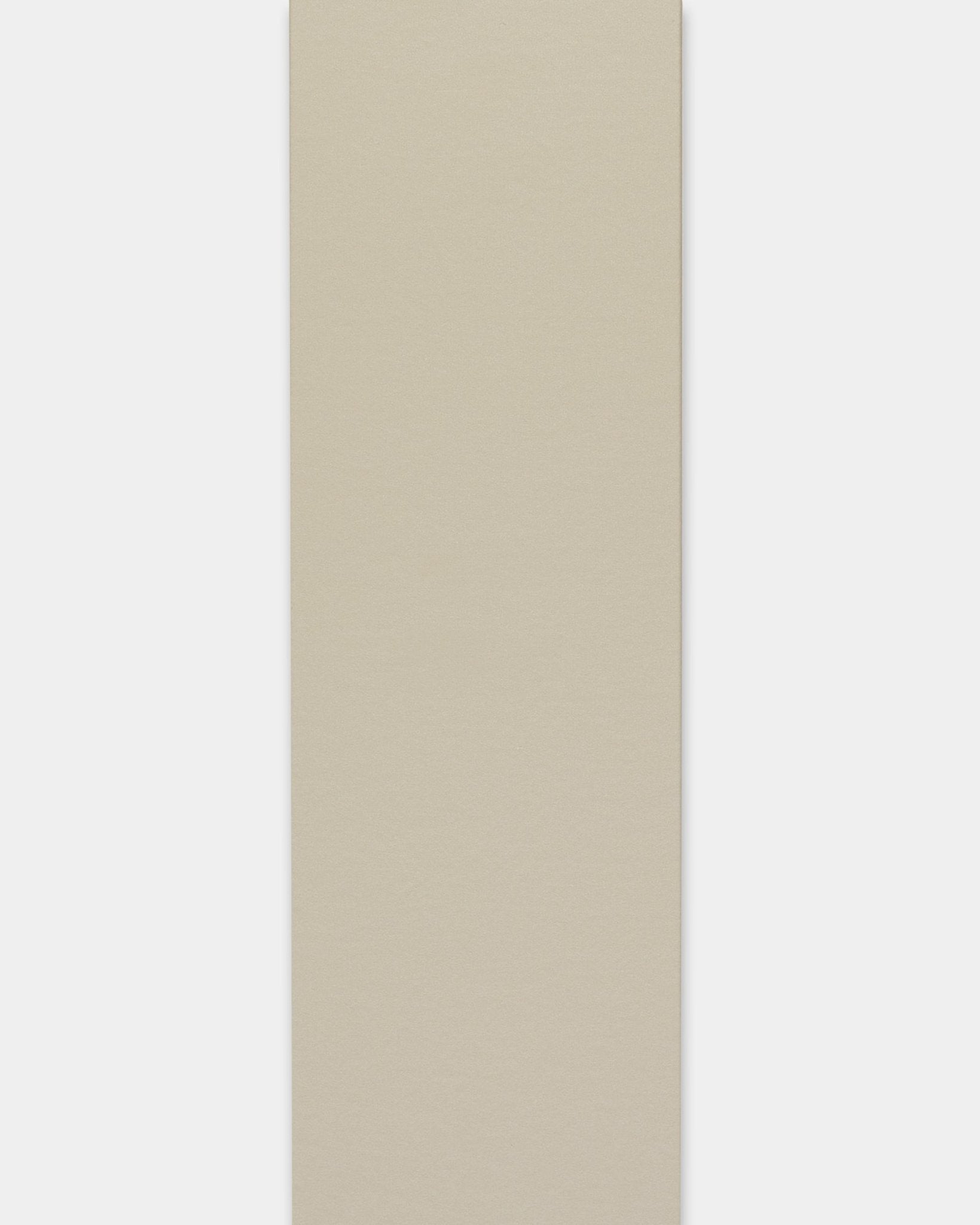Pannello WoodUpp Akupanel rettangolare Pannello acustico con finitura Lamella/Stone, lungo 240 cm con finitura dei bordi, mostrato su sfondo bianco.