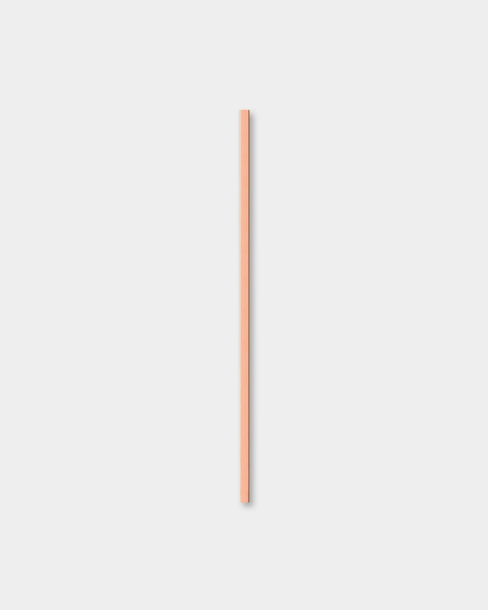 WoodUpp Liva Cover in Copper, 120 cm, un accessorio in legno brown dal design leggero, pensato per l’uso con i pannelli acustici in legno Nordic Akupanel come dettaglio minimalista.