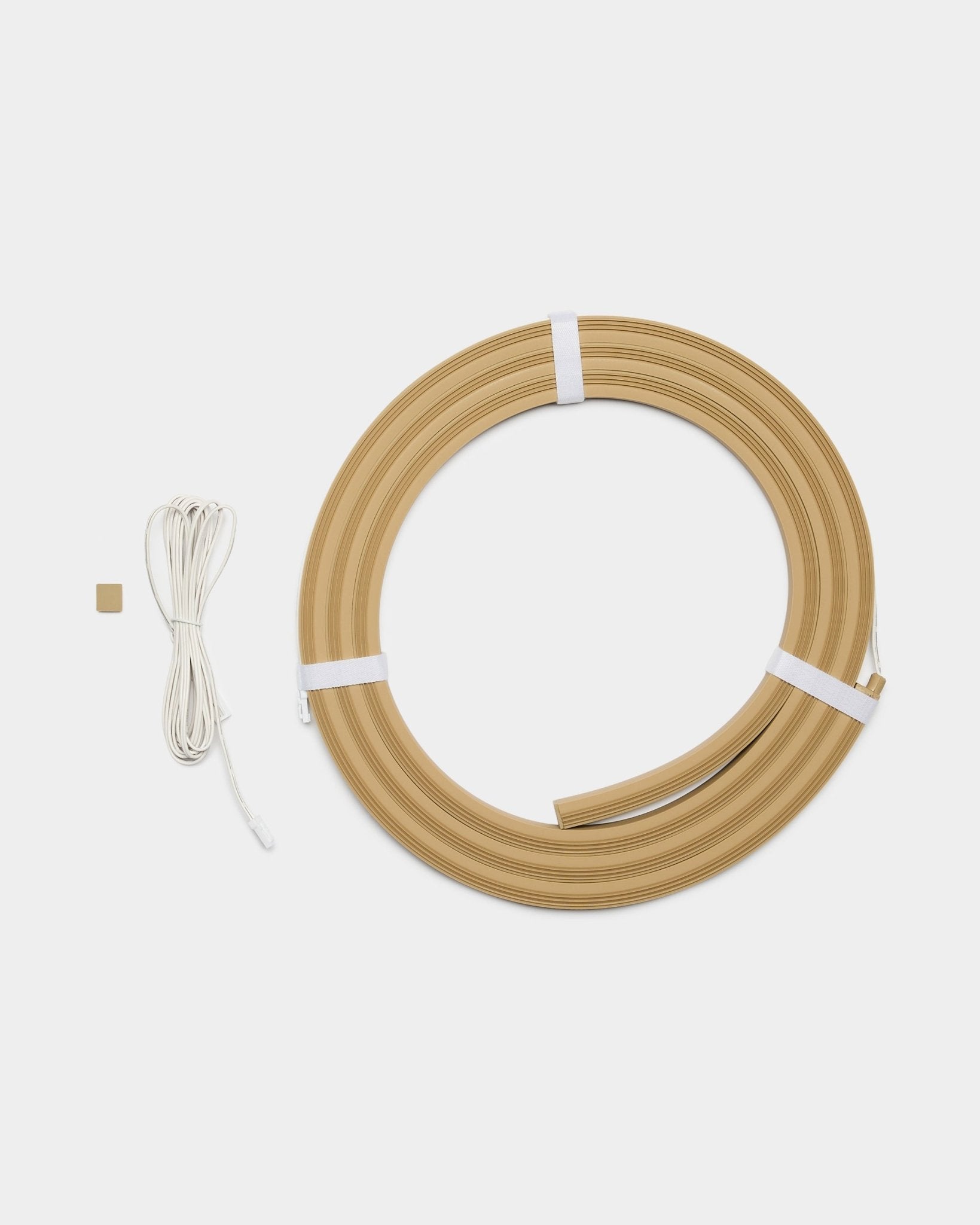 Striscia LED WoodUpp Lumi in beige, lunghezza 240 cm, progettata per integrarsi con i pannelli acustici Akupanel o con altri progetti LED WoodUpp.