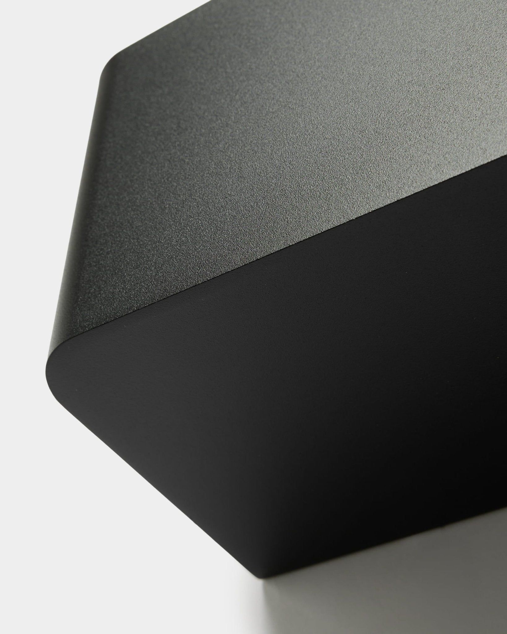 Plant Box WoodUpp Norr (35,9 cm) in black, con design nordico minimalista e bordi arrotondati, pensata come accessorio per le collezioni Akupanel.