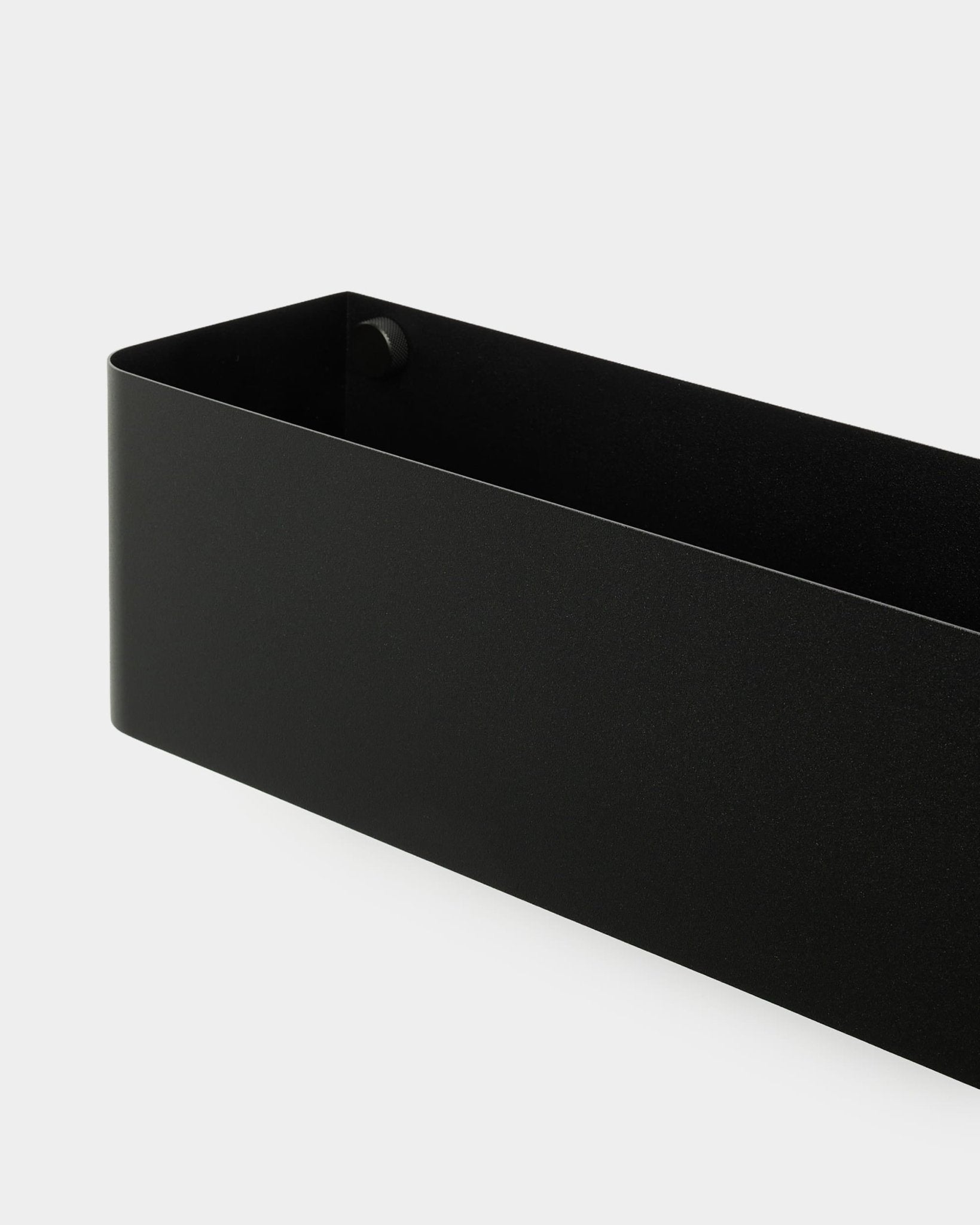 La Plant Box Norr di WoodUpp, 47,9 cm in black, con bordi morbidi e arrotondati, su un semplice sfondo bianco.
