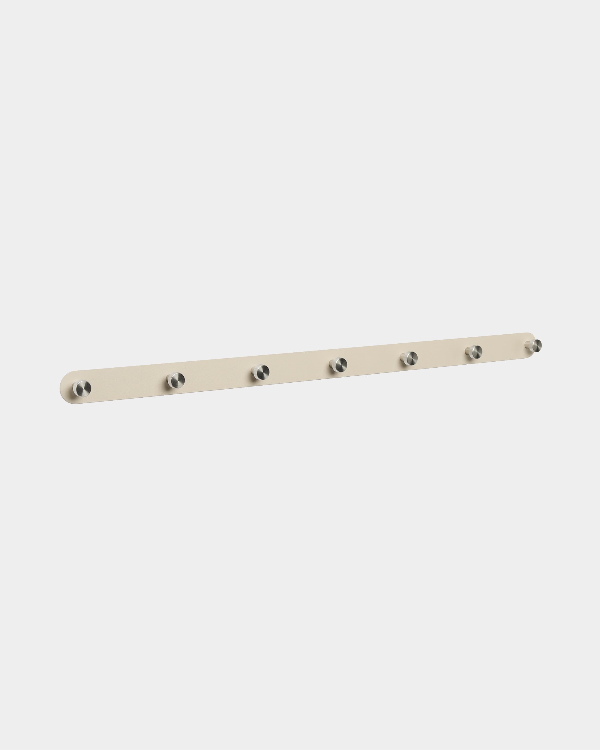 Appendiabiti WoodUpp Norr in beige e steel inox con 7 ganci, pensato per l’organizzazione a parete negli ingressi; stile nordico minimalista.