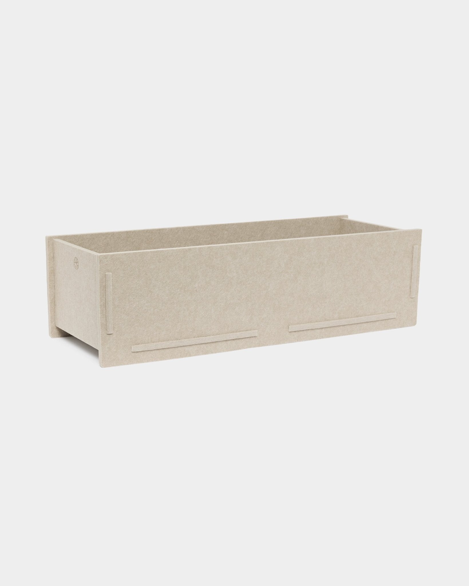 WoodUpp Vigg Felt Box BM2 in beige, un accessorio contenitore in flat-pack realizzato in resistente feltro PET, progettato per completare i pannelli acustici in legno Akupanel.