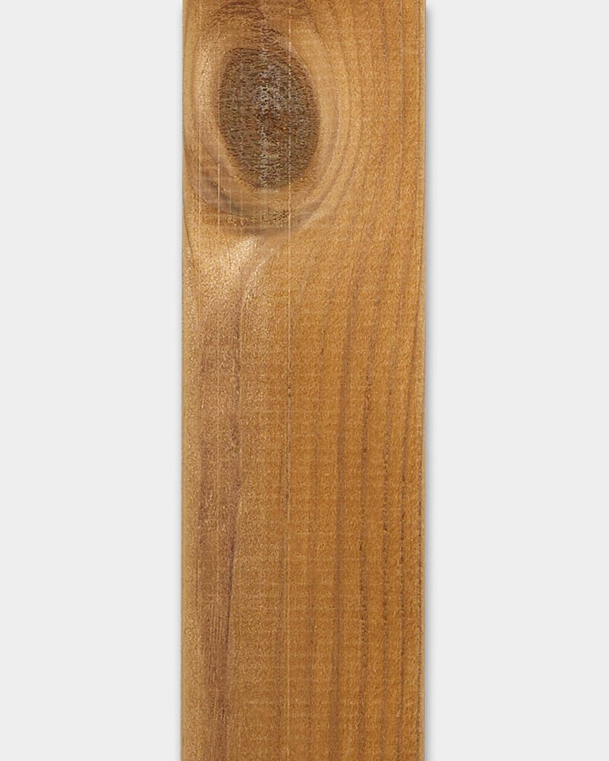 Pannello per facciata Aluwood brown di WoodUpp, 240x4x1.8 cm, con nodi visibili e venatura naturale, presentato su sfondo bianco.