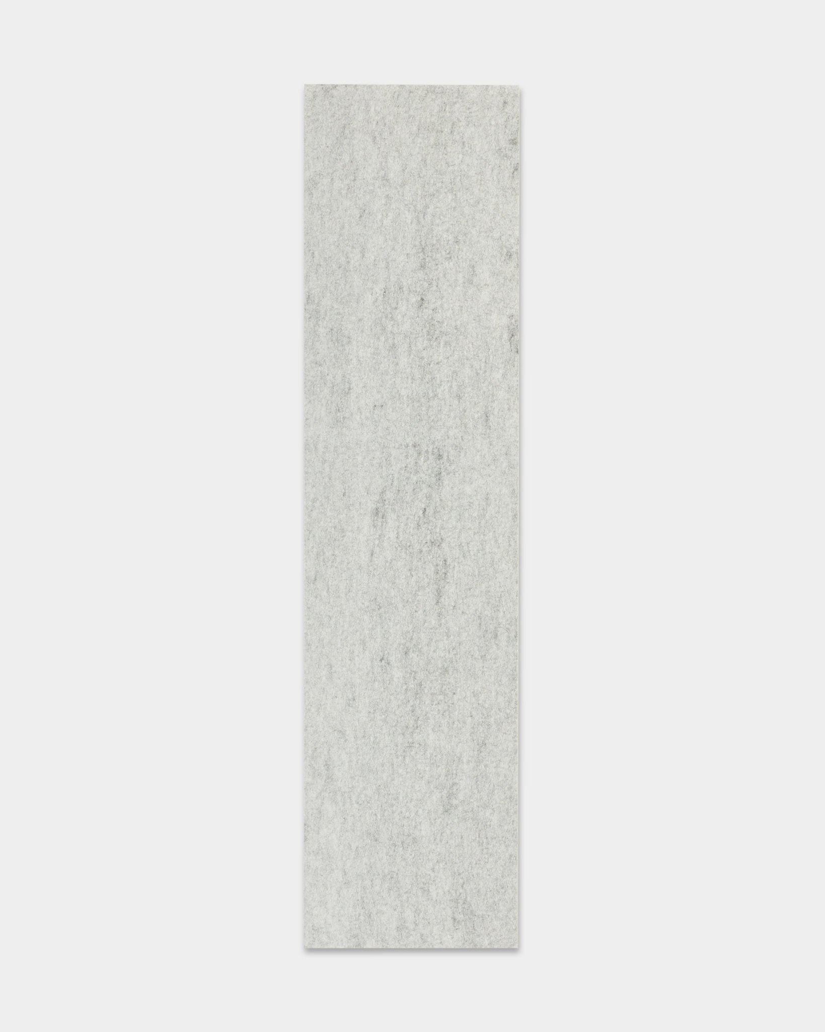 Accessorio di installazione Akupanel: pannello in feltro grey, 240,1 x 59,8 cm, realizzato in plastica riciclata, presentato su uno sfondo bianco semplice.