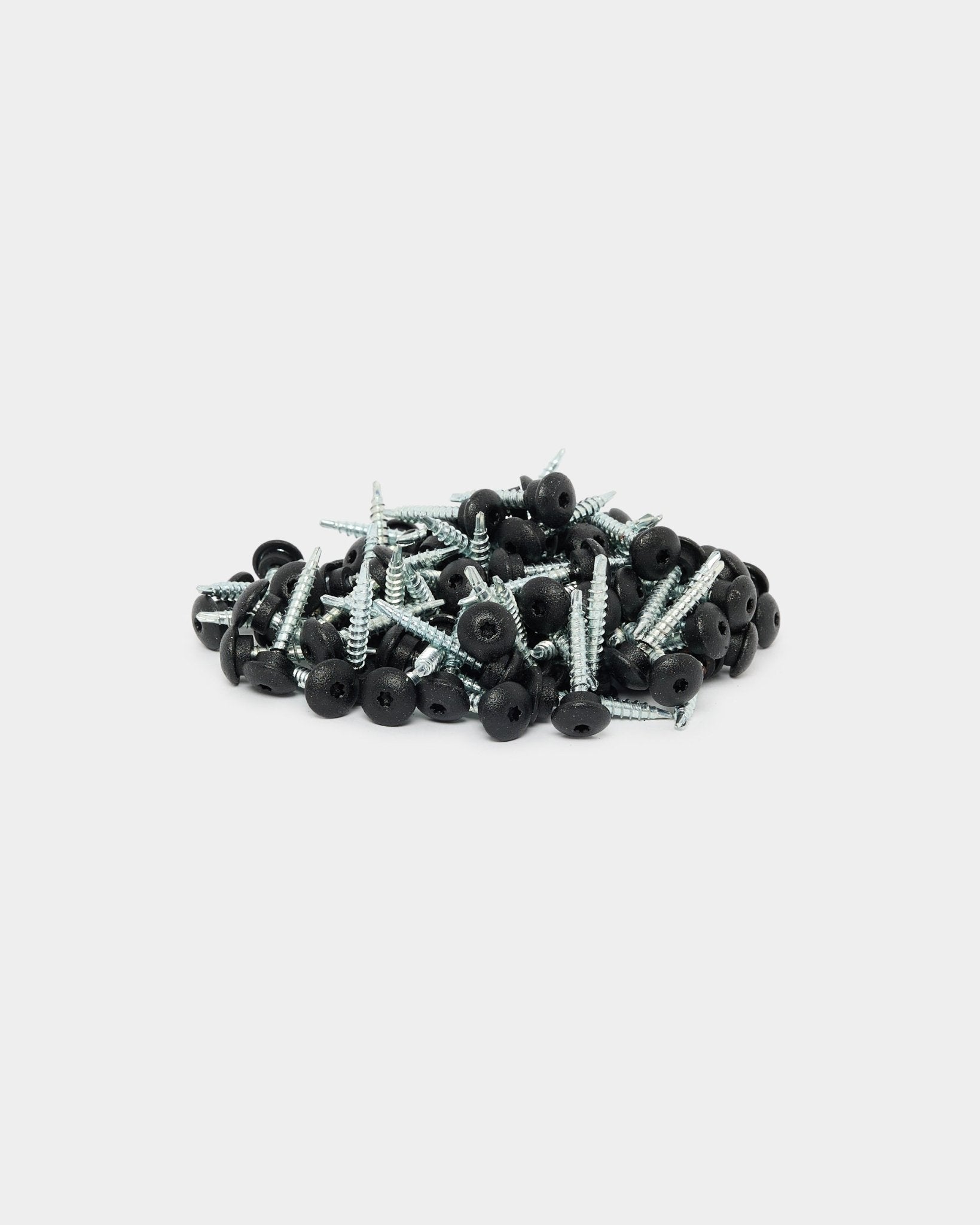 Viti frontali WoodUpp Black 4,8x35 mm con rondelle Ø9,5 mm, confezione da 100, progettate per un'installazione sicura dei pannelli da facciata per esterni Aluwood.