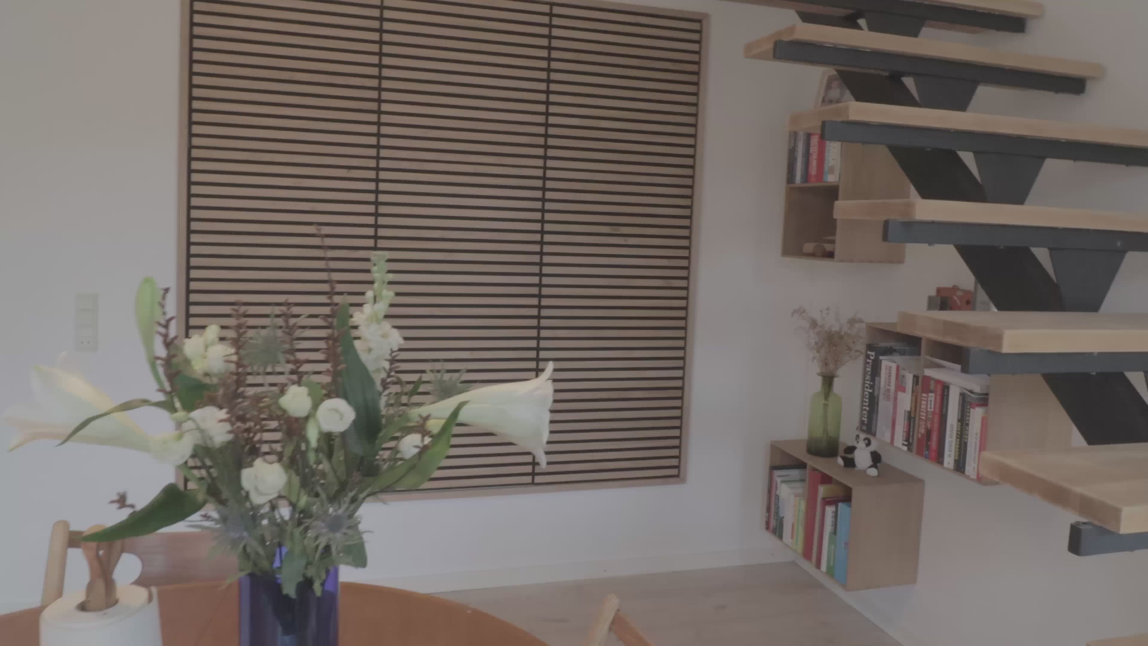 Akupixel | Installazione a parete con colla